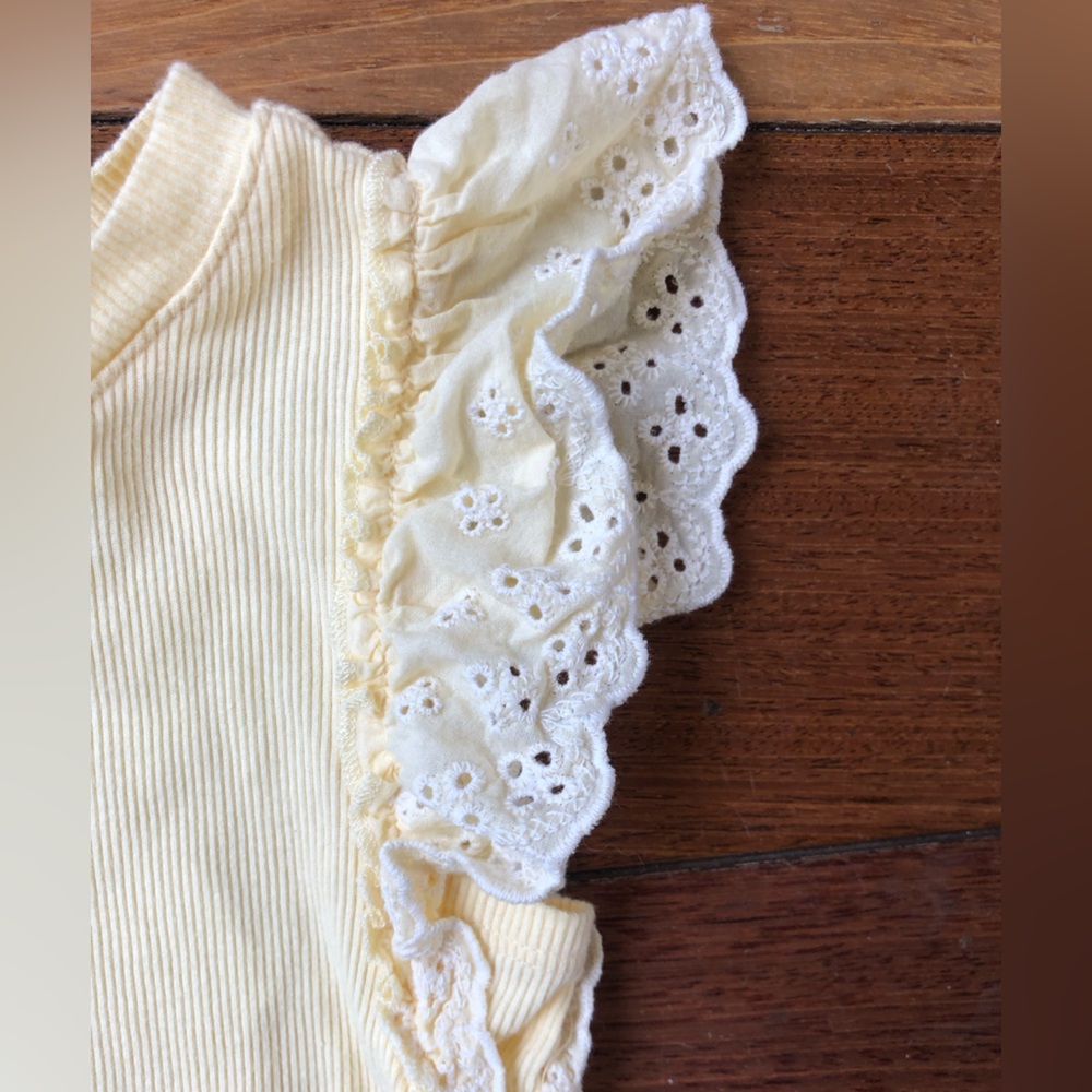 Gap Light Yellow Ruffled Kids Top - Picture 3 of 9